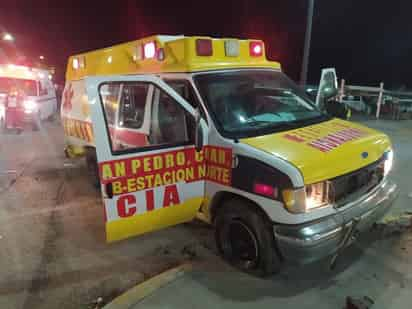 Hasta el momento se desconocen los gastos exactos que generó el accidente en la ambulancia del cuerpo de Bomberos. (EL SIGLO DE TORREÓN)