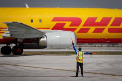 El almacén de DHL tiene capacidad para recibir 3 mil piezas por hora. (ARCHIVO)