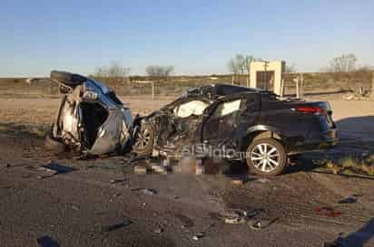 Llevó algunas horas rescatar a algunos de los cuerpos. (Foto: RENÉ ARELLANO / EL SIGLO COAHUILA)