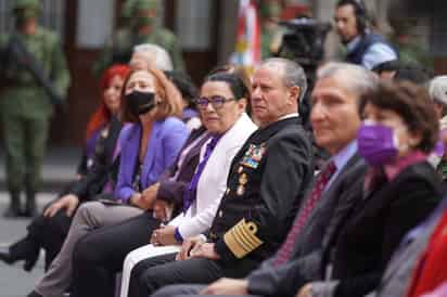 El número de mujeres en las Secretarías de Estado disminuye conforme se eleva el puesto y el nivel de ingresos. (ESPECIAL)
