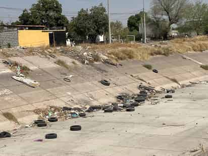 El canal de Sacramento ya debería estar limpio y preparado para recibir el agua de la presa. (EL, SIGLO DE TORREÓN)