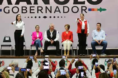 Fue el alcalde Román Alberto Cepeda, quien tomó la protesta a este grupo de mujeres del sector.