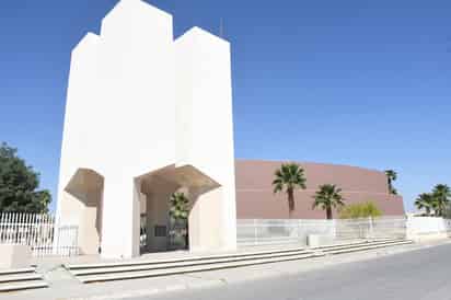 De 300 egresados de la UAdeC en Torreón que presentaron el examen Ceneval, el 22 por ciento tuvo resultados destacados en todo el país. (EL SIGLO DE TORREÓN)