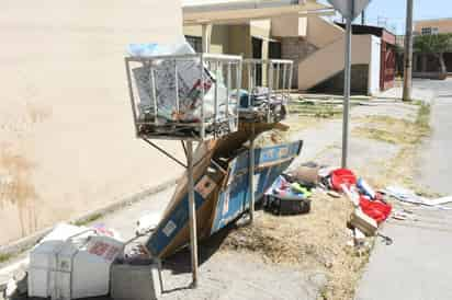 Les mandan a La Ola para limpiar, pero vecinos vuelven a ensuciar calles y colonias. (EL SIGLO DE TORREÓN)