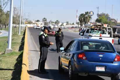 Llaman a conductores que necesiten el polarizado en sus autos, a tramitar permiso en Salud Municipal