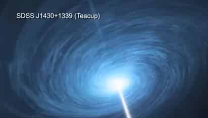 El chorro de materia solo es visible en longitudes de onda de radio.