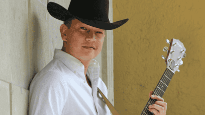 Ricardo Murillo estrena su nuevo sencillo titulado Y si tú me quieres