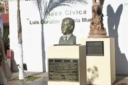 El homenaje por el aniversario luctuoso de Luis Donaldo Colosio Murrieta se hizo en la plaza cívica de la facultad.