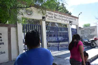 Por lo menos seis menores de edad de secundaria resultaron intoxicadas con medicamento controlado. (Foto: SERGIO A. RODRÍGUEZ / EL SIGLO COAHUILA)