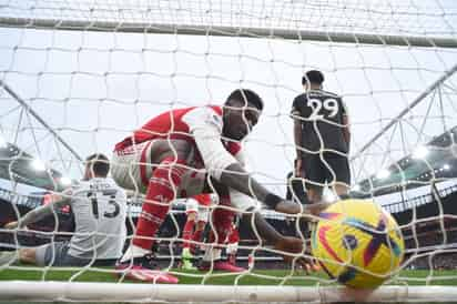 En muchas ligas del mundo, como la Premier League de Inglaterra, tanto en hombres como mujeres, juegan con balones de esa marca deportiva. (EFE)
