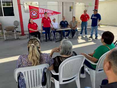 La organización otorgó reconocimientos a elementos del Heroico Cuerpo de Bomberos de Monclova retirados y en activo. (SERGIO A. RODRÍGUEZ / EL SIGLO DE TORREÓN)