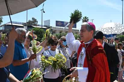 La comunidad católica inicia la celebración de los misterios de la pasión y resurrección de Jesucristo. (MIXTÉ ANTUNA / EL SIGLO DE TORREÓN)