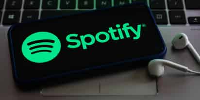 Las canciones, aunque la mayoría no directamente, sí mencionan de una u otra forma algún término relacionado con la misión o el universo.