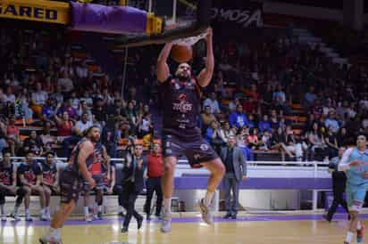 El gigante Josh Ibarra fue el Jugador Más Valioso para los Toros, al apuntarse un 'Doble - Doble', de 38 puntos y 16 rebotes.