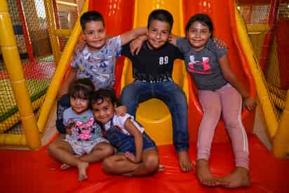 Jesús David celebró su sexto cumpleaños con sus primos Edson, Samantha, Jimena y Estefanía (EL SIGLO DE TORREÓN/EDDIE RUIZ) 