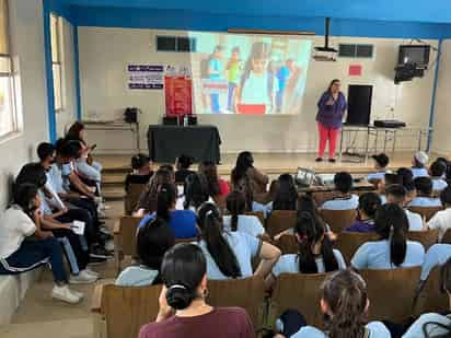 El IMM Lerdo, llevó una charla sobre acoso escolar y cibernético a estudiantes de la EST 52. (EL SIGLO DE TORREÓN)