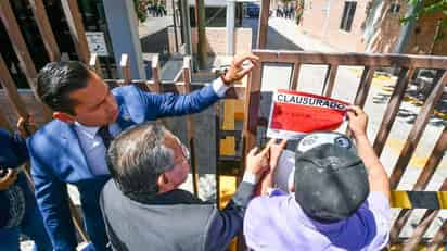 Tras corte de suministro de energía eléctrica al ayuntamiento de Lerdo, autoridades municipales procedieron a la clausura de instalaciones de CFE.