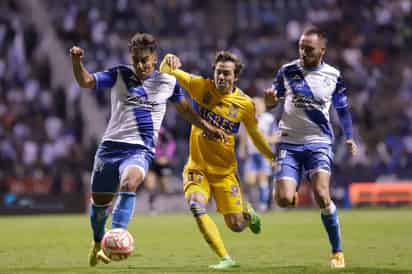 Tigres tratará de afianzarse dentro de los primeros ocho de la tabla cuando reciba hoy al Puebla, que quiere meterse a repesca. (Archivo)
