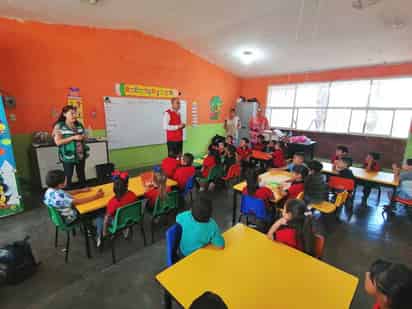 Se explicó a los menores la técnica adecuada para cepillarse.