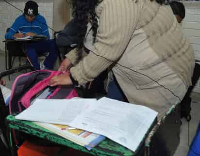 El programa de revisión de las mochilas debe tomar en cuenta también la importancia de la salud mental en estudiantes. (EL SIGLO DE TORREÓN)