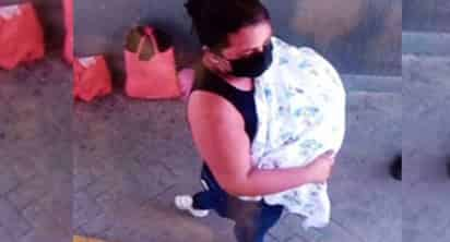 Fue la abuela del bebé, identificada como María Kenelma Martínez Ángeles, quien ingresó sin autorización al hospital y se llevó al niño y también a la madre. (ESPECIAL)