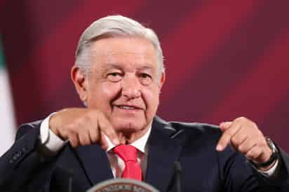 AMLO presenta cada vez menos síntomas de COVID-19, por lo que ya se estima una fecha para su reincorporación. (ARCHIVO)