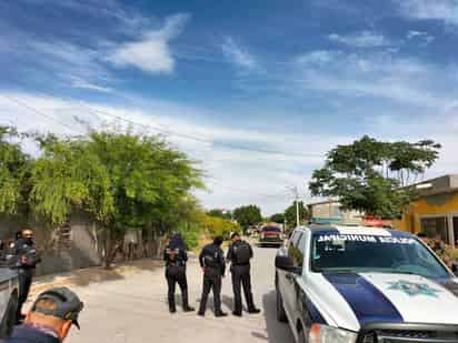 Agentes de la Dirección de Seguridad Pública Municipal acordonaron el área y esperaron el arribo del personal de la unidad de Servicios Periciales de la Fiscalía General del Estado.
