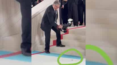 Una cucaracha le quita el glamour a la alfombra blanca del Met Gala 2023