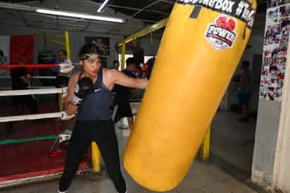 Boxeadora lagunera, Eli Chávez, viajará a Cuernavaca para enfrentarse a Leila Beaudoin