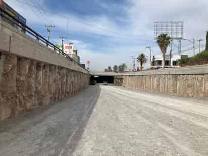 El Sistema Vial Cuatro Caminos contará con dos carriles en cada sentido de la circulación, y uno más para el ingreso al centro comercial.