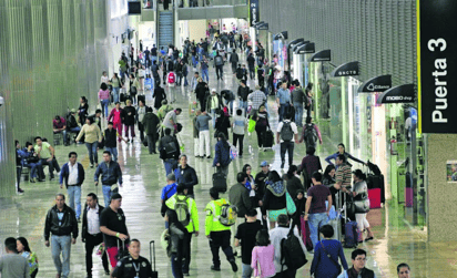Se ordenó a Migración implementar mecanismos para que la autoridad migratoria no mantenga a los extranjeros por más de cuatro horas en salas de segunda revisión. (ARCHIVO)