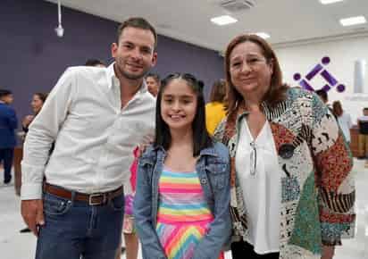 Niños y niñas participaron para la elección de cargos de alcaldesa, secretaria del Ayuntamiento, síndicos y regidores.