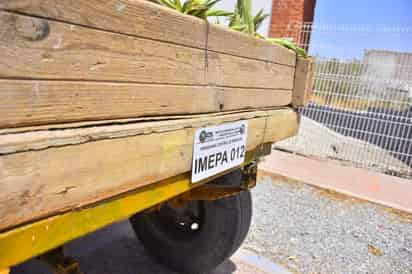 Se entregaron las primeras placas de identificación a los carromateros y se comprometieron a trabajar conforme a la norma.