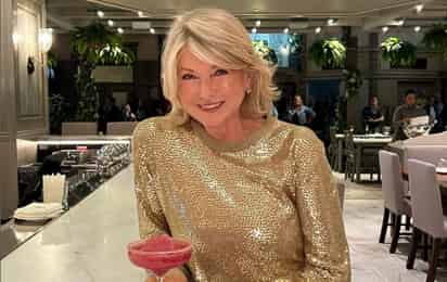 Martha Stewart impacta al posar en traje de baño a los 81 años