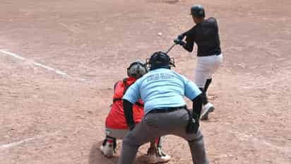 Liga de Beisbol de Empleados se impuso a la lluvia