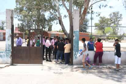 Destituyen a directora de la primaria del ejido 20 de Noviembre