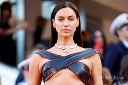 Irina Shayk hace sudar a la censura con transparencias en su paso por Cannes