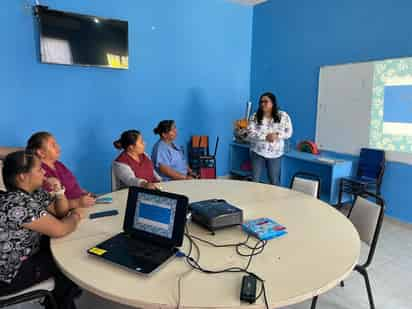 El personal de Pronnif acudió de nueva cuenta a la casa hogar Ángeles de San Pedro para ofrecer una plática. (EL SIGLO DE TORREÓN)