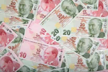 La lira ha perdido un 77 % de su valor frente al dólar en los últimos cinco años. (ARCHIVO)