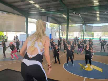 Realizan Máster Class de baile en Club San Isidro