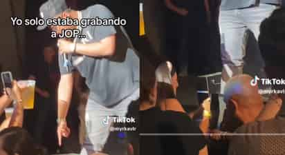 Actitud de Jesús Ortiz de Fuerza Regida con fan que le abrochó los zapatos genera polémica