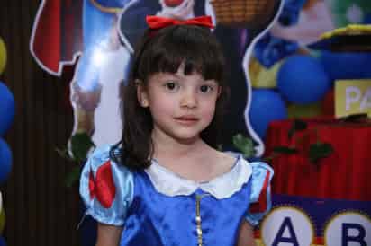Isabella Burciaga apagó 4 velitas en su pastel de cumpleaños (EL SIGLO DE TORREÓN/VAYRON INFANTE)