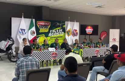 En la presentación del jersey oficial estuvo presente el gobernador de Coahuila, Miguel Ángel Riquelme, la secretaria de Turismo, Azucena Ramos, así como el comité organizador del rally.  (FABIOLA P. CANEDO)