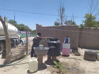 La alcaldesa expresó que está abierta la posibilidad para quienes quieran apoyar al Ayuntamiento en la distribución de agua. (EL SIGLO DE TORREÓN)