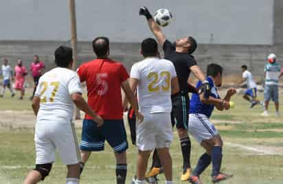 Se jugaron los cuartos de final en Veteranos de la Liga Matías Román