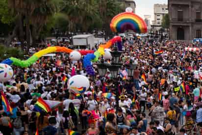Organizaciones LGBTTTIQ+ rechazan carros alegóricos en marcha de CDMX