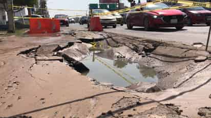 Se trata del emisor que conduce aguas residuales de la colonia Nueva Laguna al Fresno. (Foto: FERNANDO COMPEÁN / EL SIGLO DE TORREÓN)