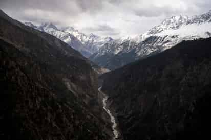 El deshielo de los glaciares aumentaría la incidencia de desastres como avalanchas. (AP)