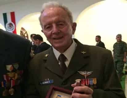 Luis Guzmán Reveles, capitán del Escuadrón 201 que combatió en la Segunda Guerra Mundial. (ESPECIAL)