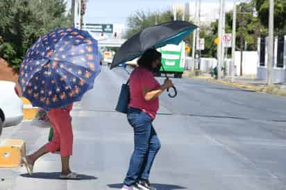 Autoridades llaman a la ciudadanía en general a protegerse de las altas temperaturas. (EL SIGLO DE TORREÓN)